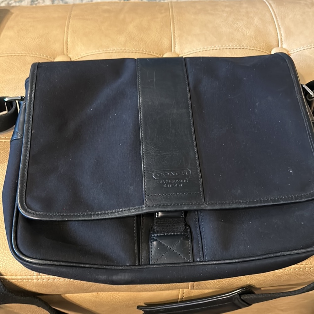 Coach, canvas with  leather crossbag messenger bag with very sturdy metal closur - Picture 9 of 13